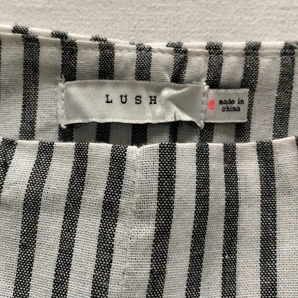 Lush Luca + Grace Striped Ruffle Shorts Small - Picture 4 of 4